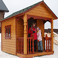 Деревянный домик для детей